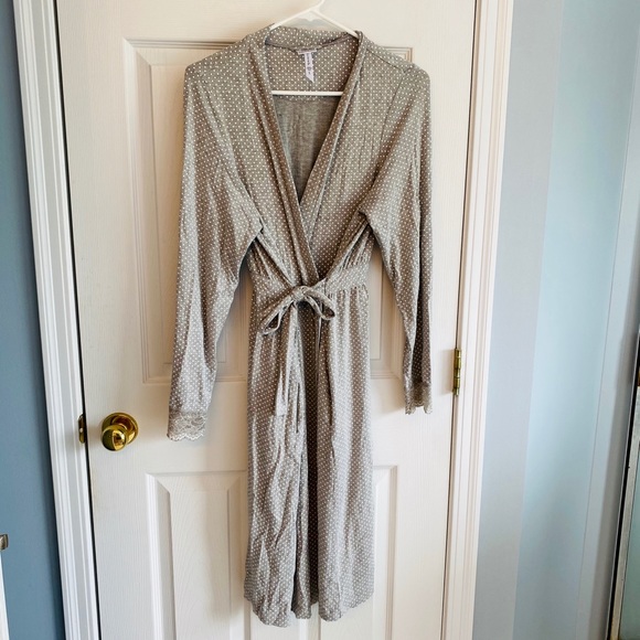 A Pea in the Pod Other - Motherhood Maternity Robe with Matching Nightgown